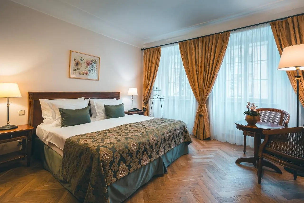 Appia Hotel Residences Praga 4*,