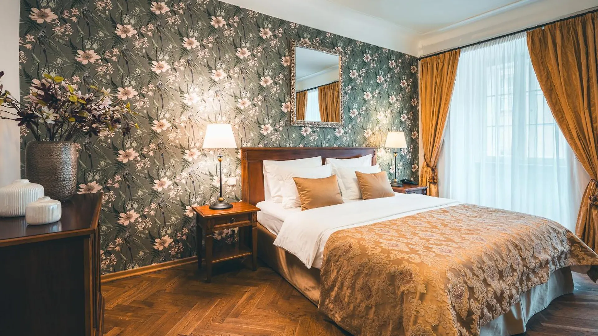 Appia Hotel Residences Прага 4*,