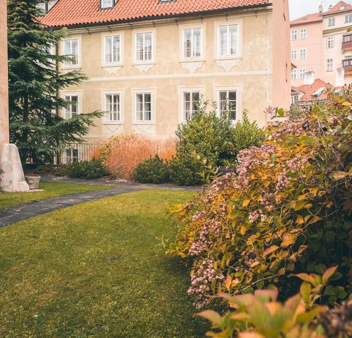 Appia Hotel Residences Praga 4*,